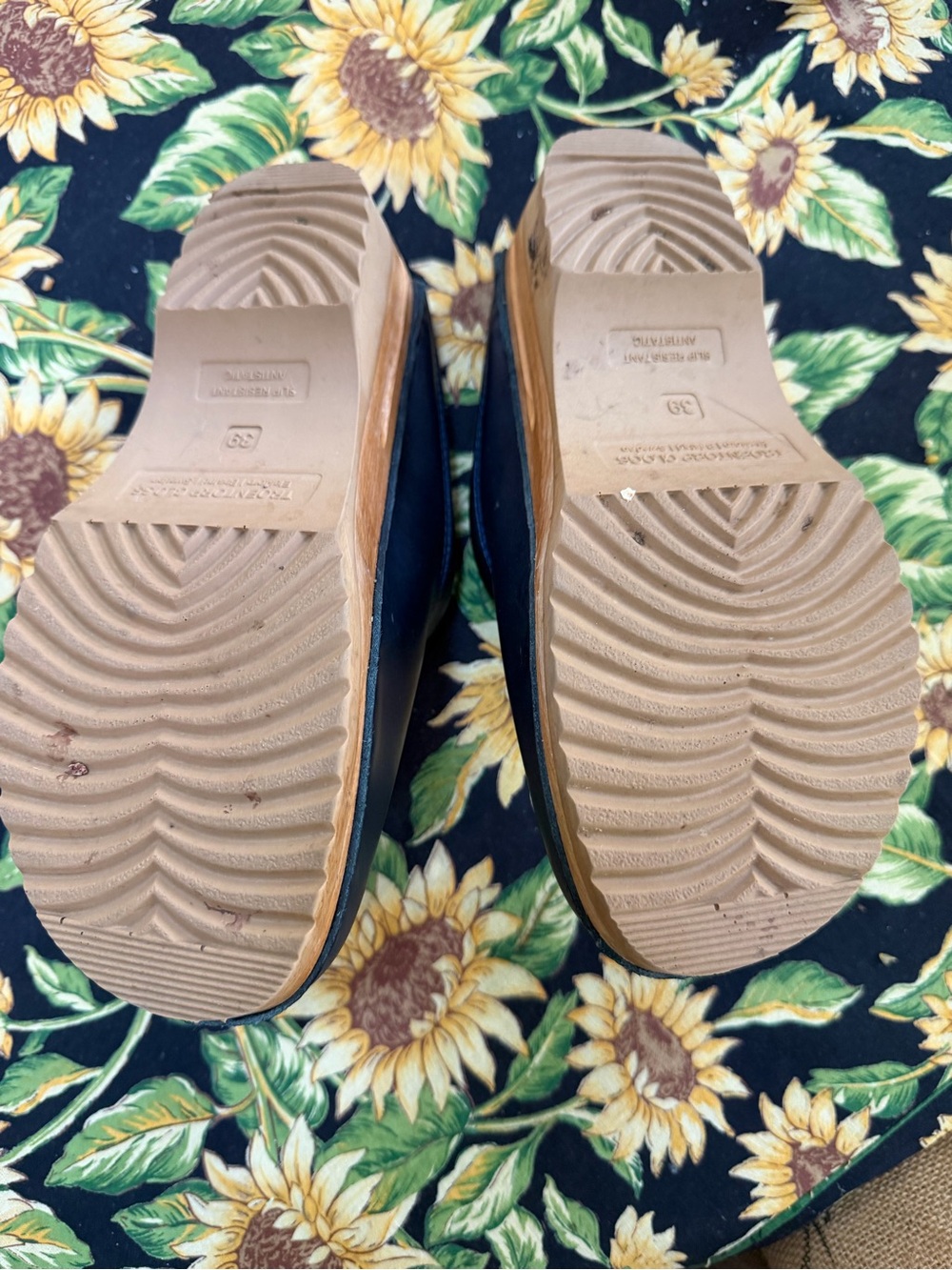 Women's Black Leather Clogs with Cushioned Collar - Picture 3 of 4